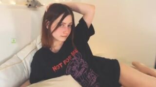 18 Year old Girl Mastrubating on Webcam