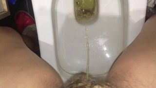 Hairy vagina pee in the toilet